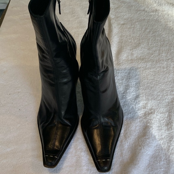 Gucci authentic black leather ankle boots - Picture 1 of 10